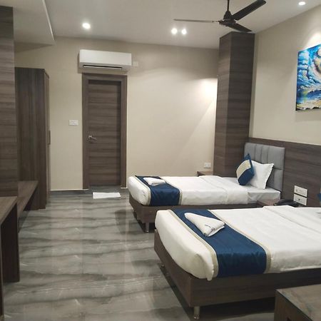 Hotel Dolly Силигури Экстерьер фото