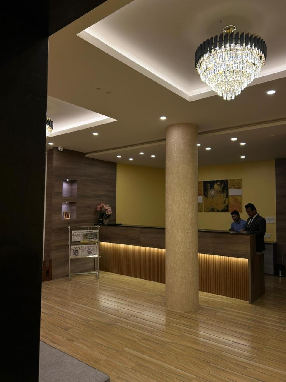Hotel Dolly Силигури Экстерьер фото
