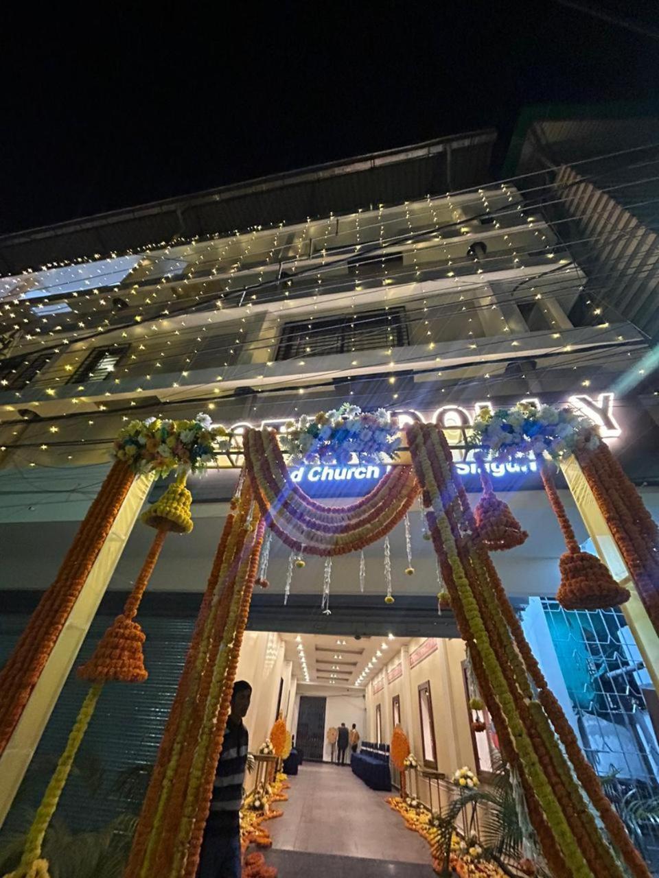 Hotel Dolly Силигури Экстерьер фото
