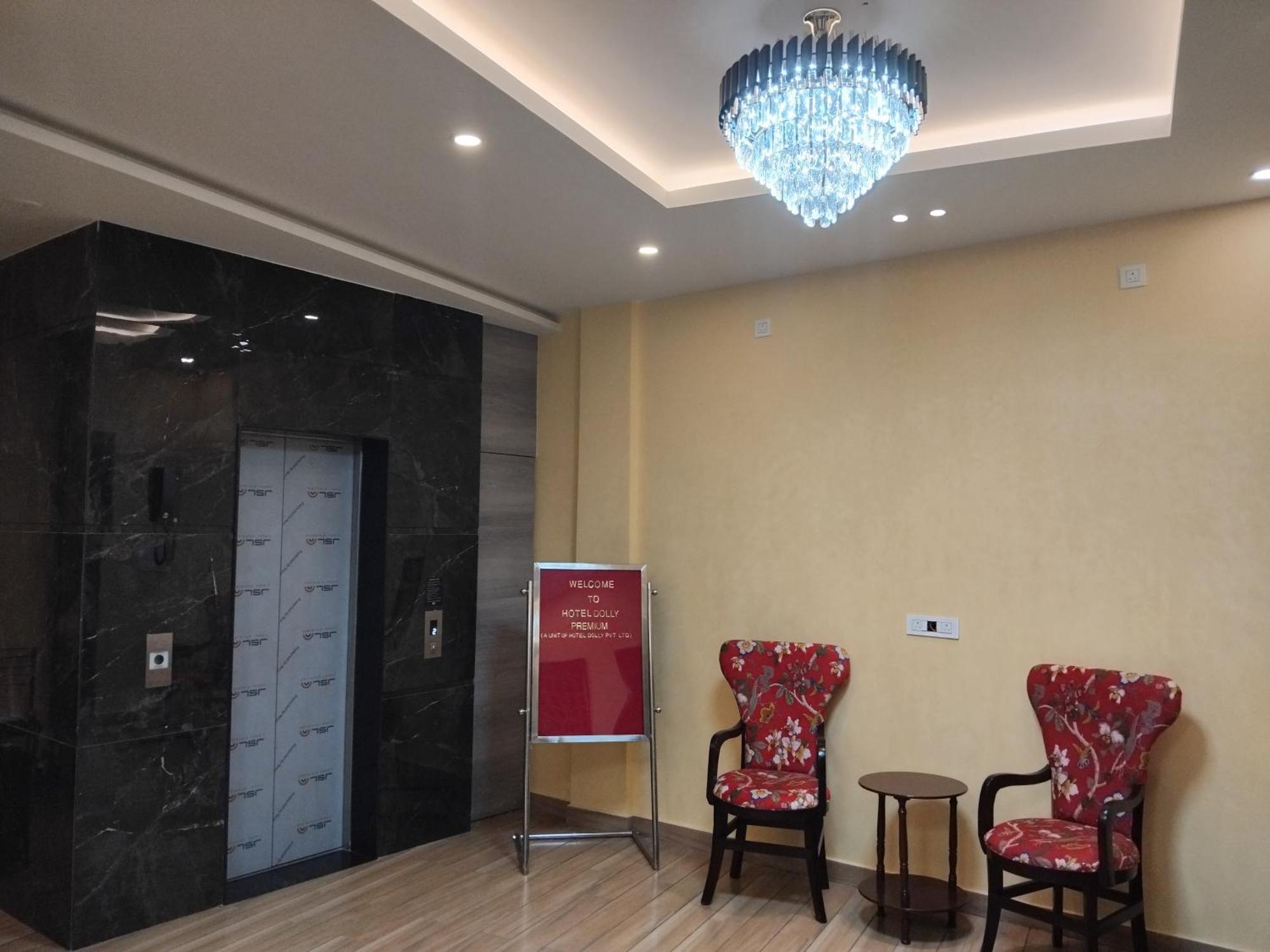 Hotel Dolly Силигури Экстерьер фото